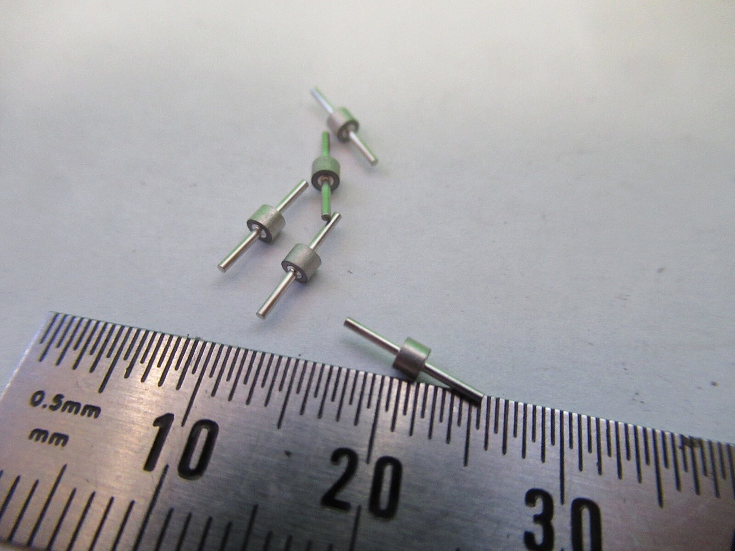 LOT 5 EA ULTRA HIGH TEMPERATURE GLASS TO METAL SEAL PINS ASSEMBLY AS PIC 18FT29