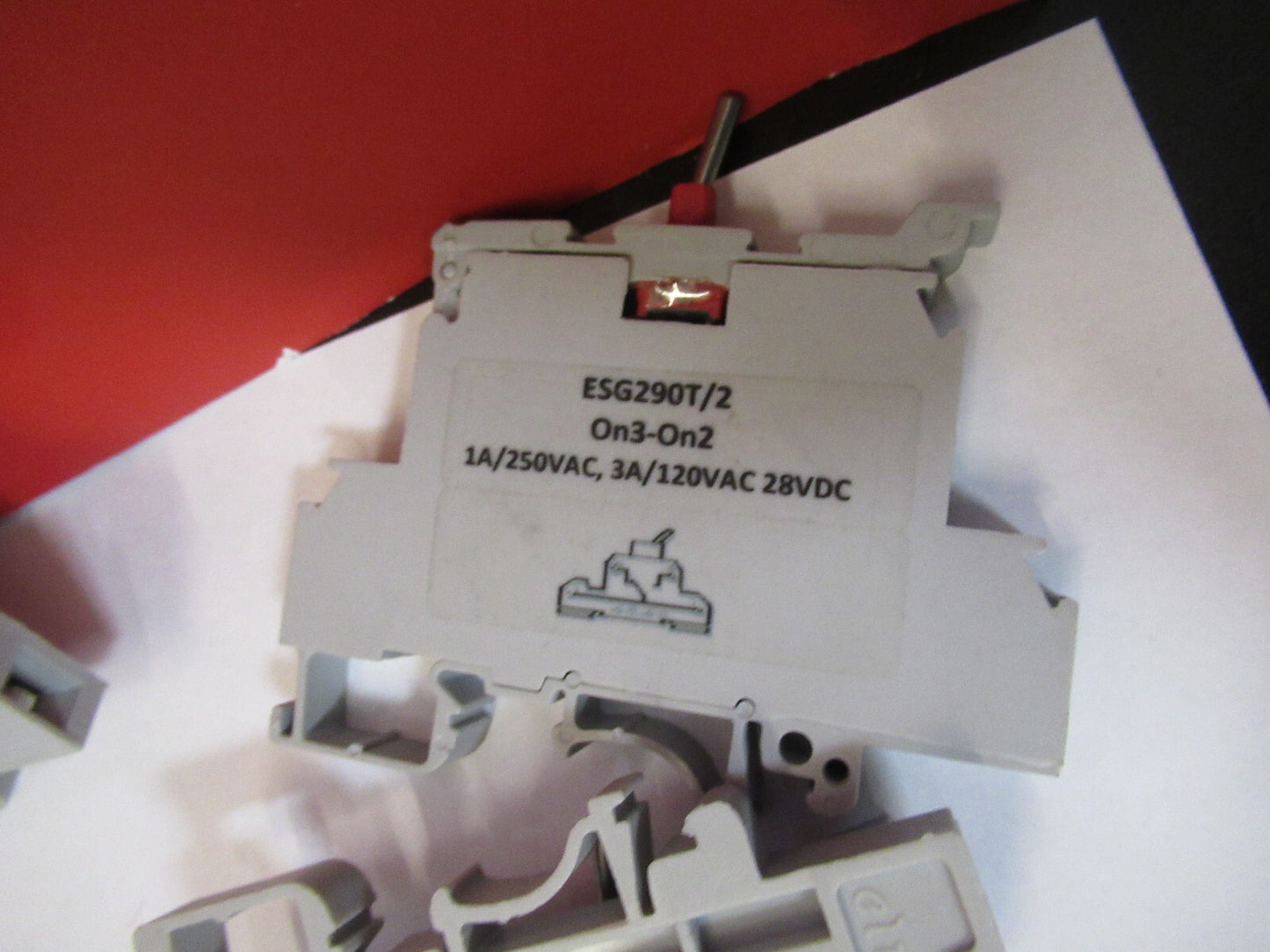 LOT INDUSTRIAL CONTROL SWITCHES ESG290T AS PICTURED X3-B-06