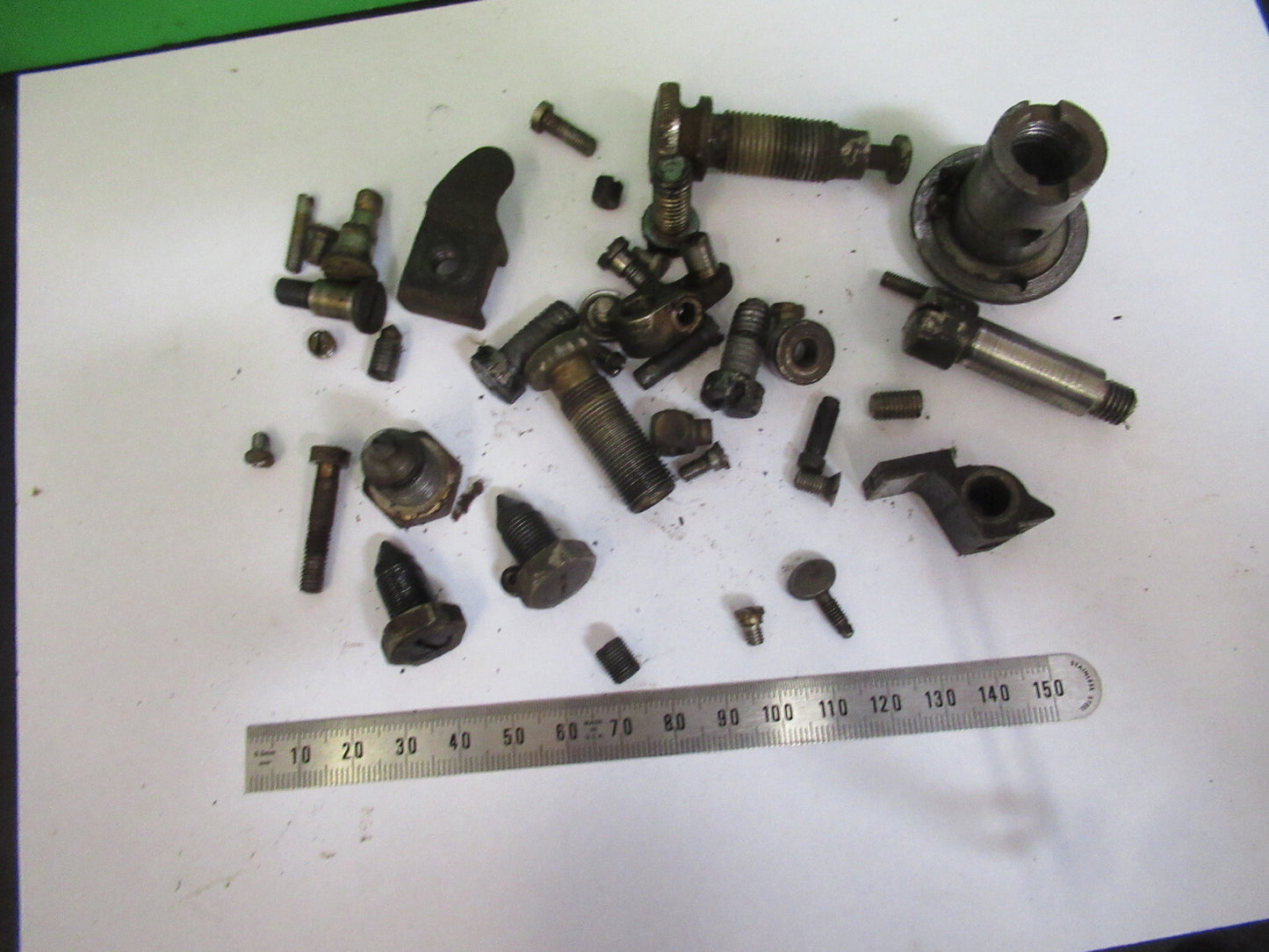 FÜR TEILE, SORTIERTE SCHRAUBEN, NÄHMASCHINE ANTIK, WIE ABGEBILDET Q4-A-80