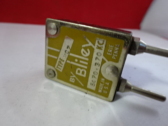 Bliley Electric Co. Wurlitzer Vintage Quartz Crystal Frequency Radio