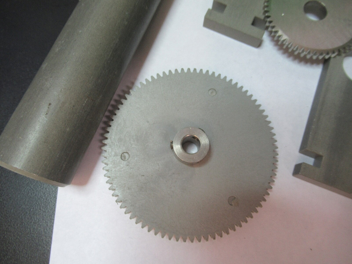 SERVO KIT LOT GEARS + ACCESSORIES ROBOTICS MECHATRONICS AS PICTURED G5-A-18