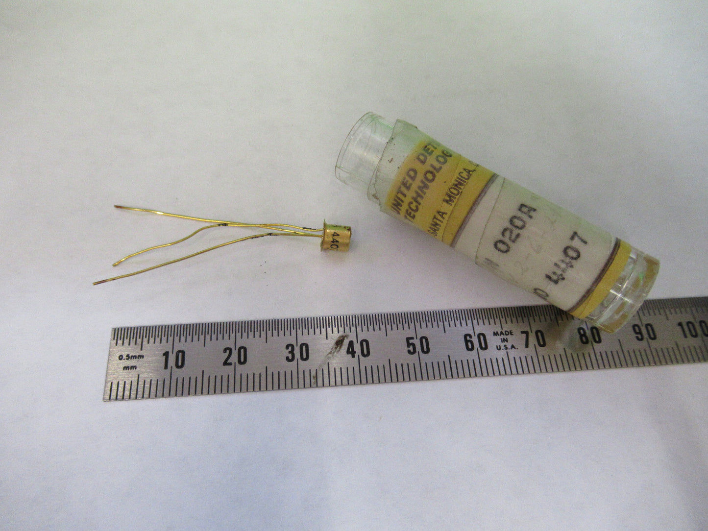 UNITED TECHNOLOGIES SILICON PHOTODIODE PIN 020A SENSOR LIGHT AS PICTURED S1-B-02