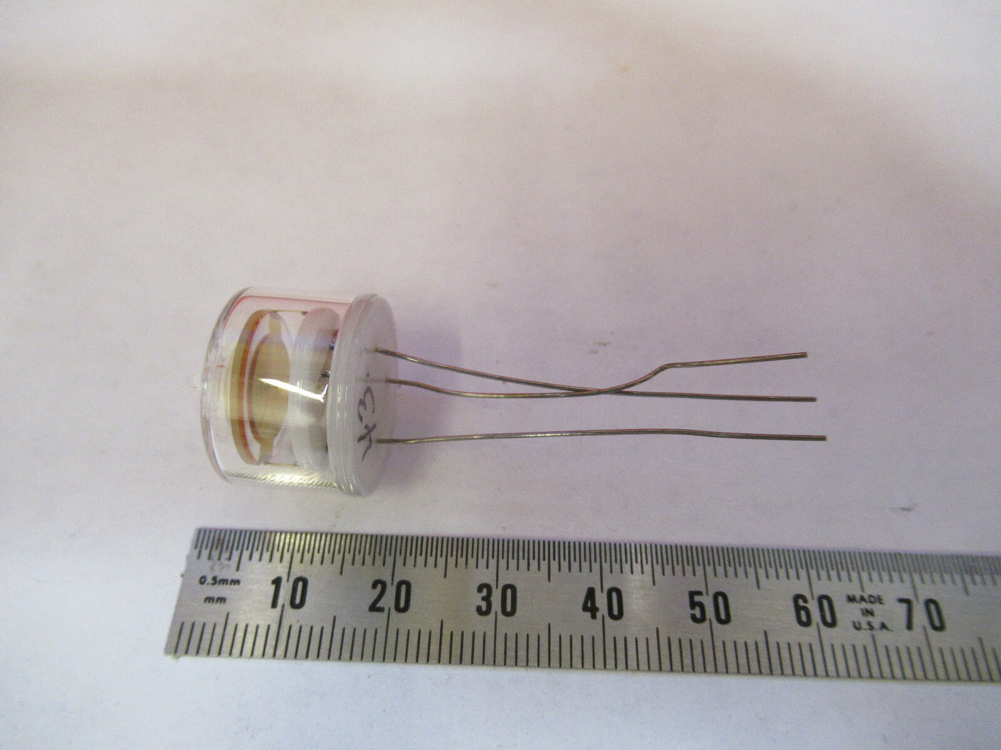 BELL LABS 6.7 MHz KERNCO RESONATOR GLASS PKG FREQUENCY CTL AS PICTURED &1-DT-98