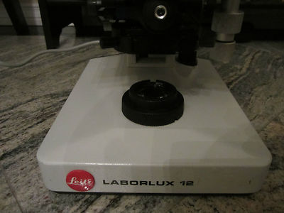 LEITZ MICROSCOPE LABORLUX 12 OPTICS 4 OBJECTIVES POWER UP AND OPERATES OK