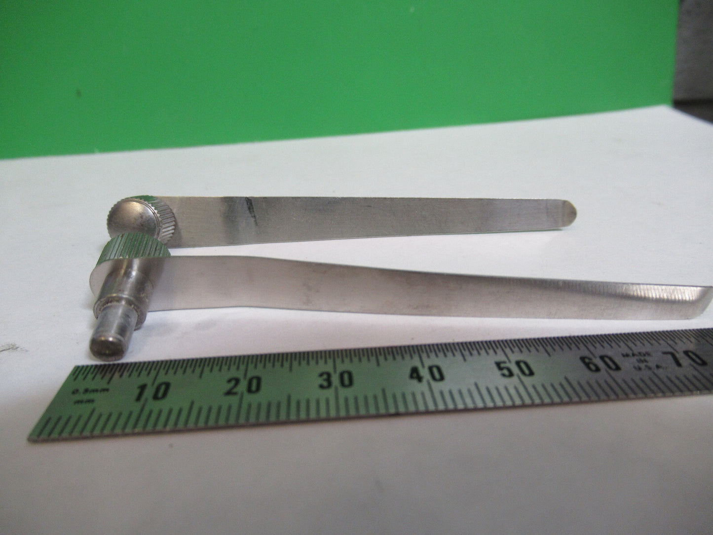 AO SPENCER PAIR CLIPS STAGE AMERICAN OPTICS MICROSCOPE PART AS PICTURED H7-B-89