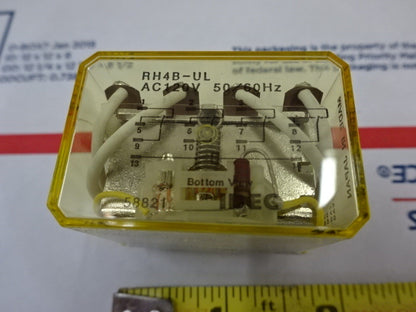 IDEC RELAY RH4B-UL ELECTRONIC CONTROL AS IS &X8-FW-03