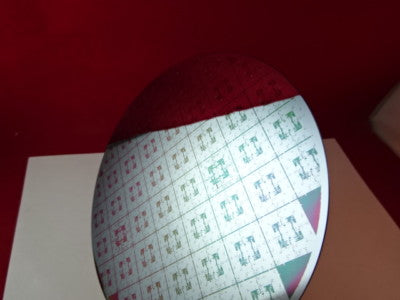 COLLECTABLE SEMICONDUCTOR WAFER SILICON WITH COMPONENTS NICE AS IS #83-A-20