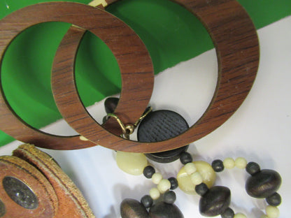 LOT JEWELRY FANTASY HANDMADE WRISTBAND NECKLACE ETC AS PICTURED X4-A-66