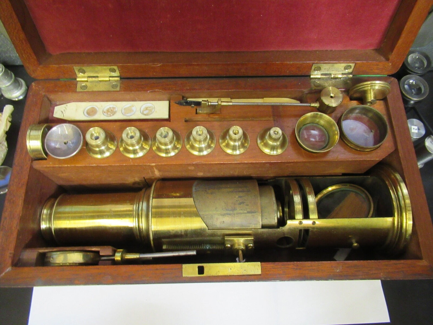 ANTIQUE BRASS RARE 1840s ENGLISH MICROSCOPE with ACCESSORIES NO KEY  7-ft-01