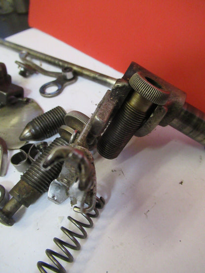 FOR PARTS OLD SINGER SEWING MACHINE ASSORTED INTERNAL PARTS as pictured &H9-B-67