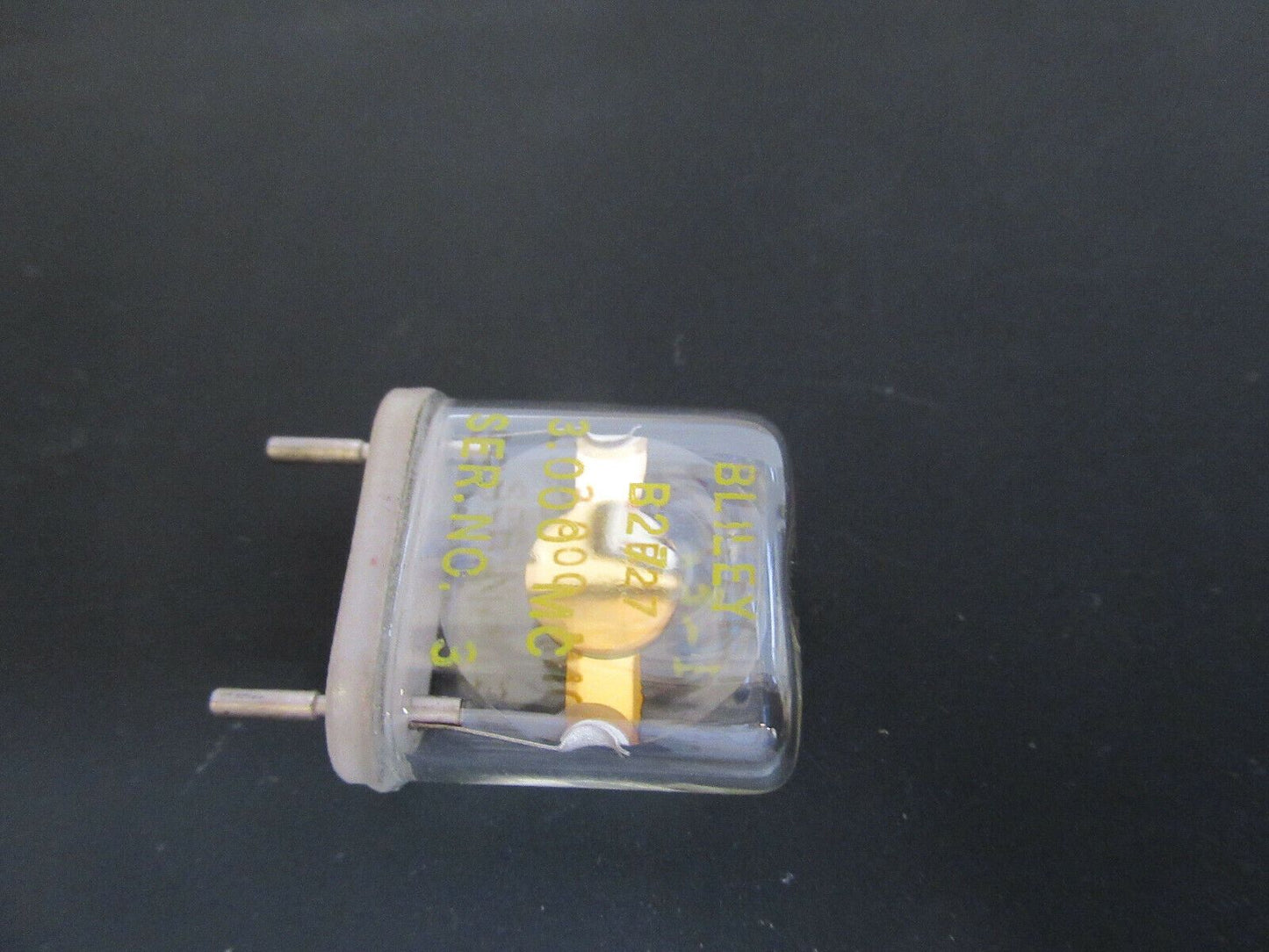 BLILEY ELECTRIC QUARTZ CRYSTAL B27 RESONATOR 3.0 MHz FREQUENCY AS PIC #FT-1-A-79