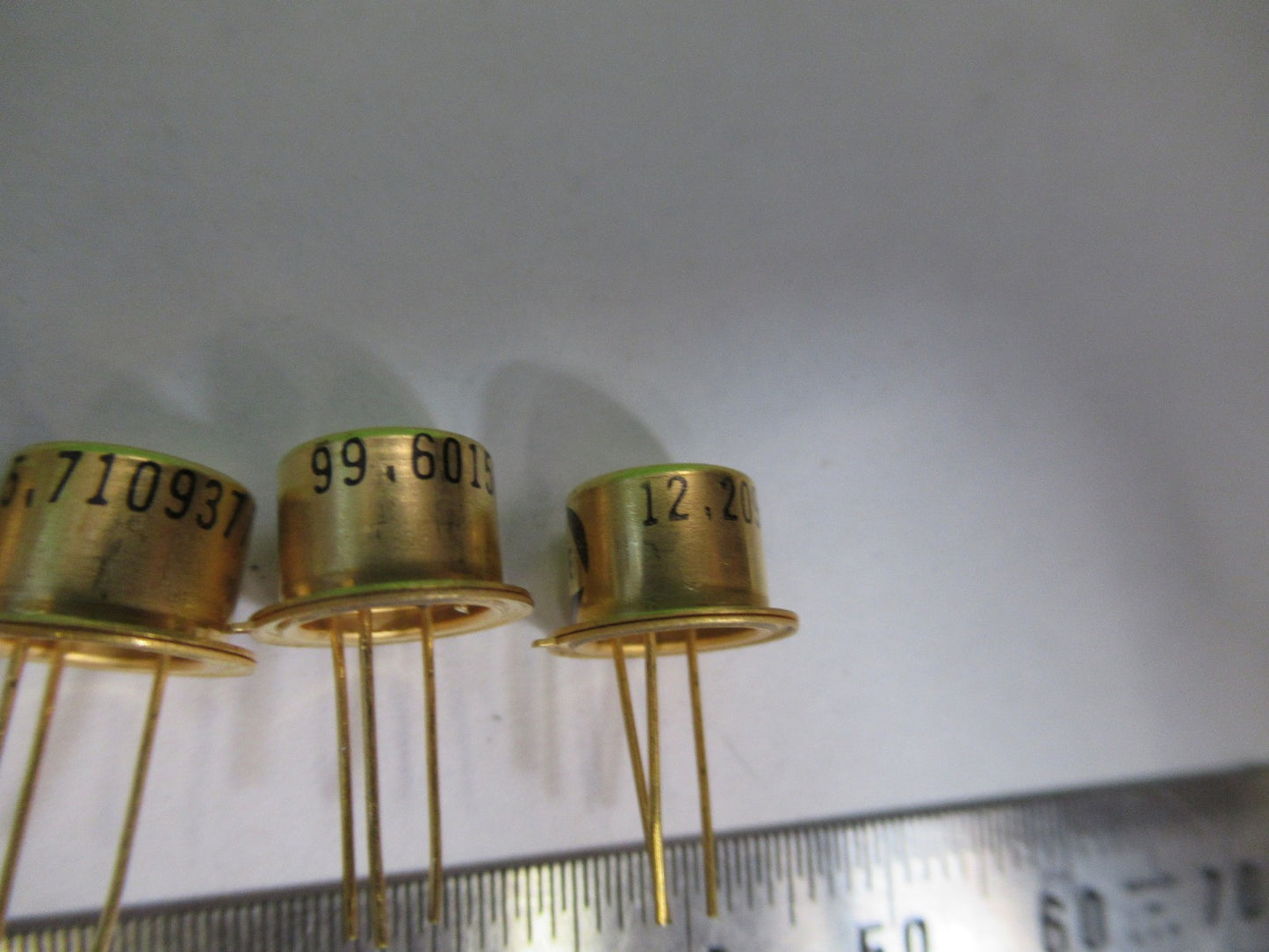 KVG SPACE SWEPT MHz RESONATOR QUARTZ FREQUENCY CONTROL AS PICTURED T5-A-108