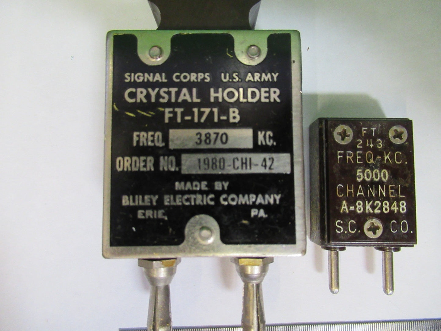 ANTIQUE BLILEY XTALS QUARTZ CRYSTAL FREQUENCY CONTROL RADIOA AS PICTURED T6-B-37