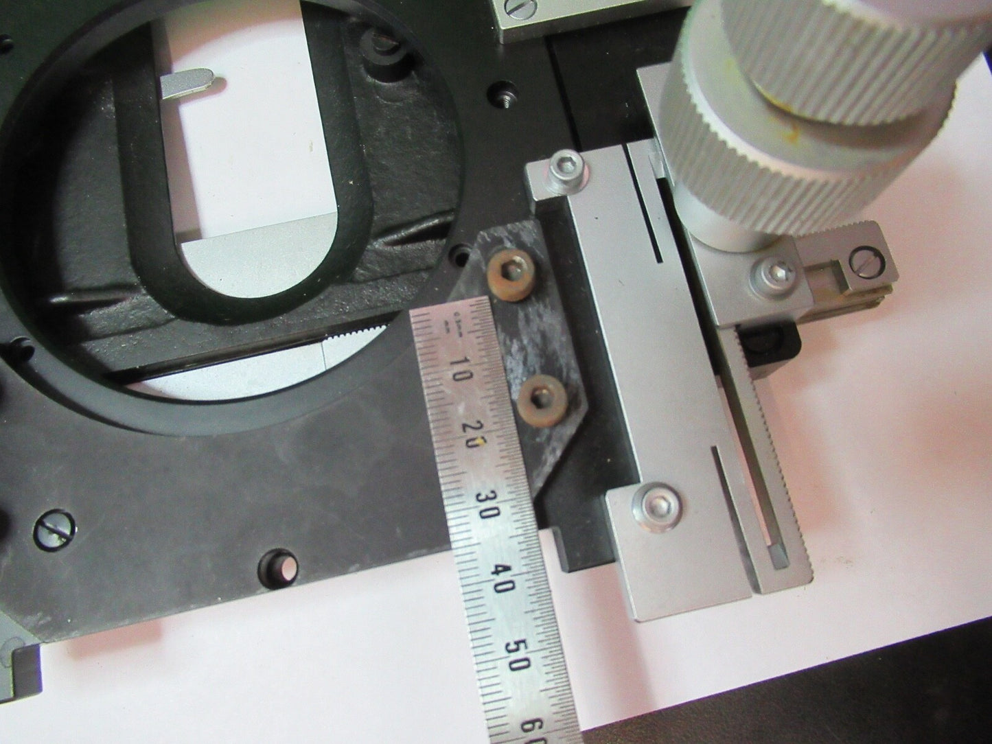 LEITZ WETZLAR LABORLUX XY STAGE TABLE MICROSCOPE PART AS PICTURED G5-A-21