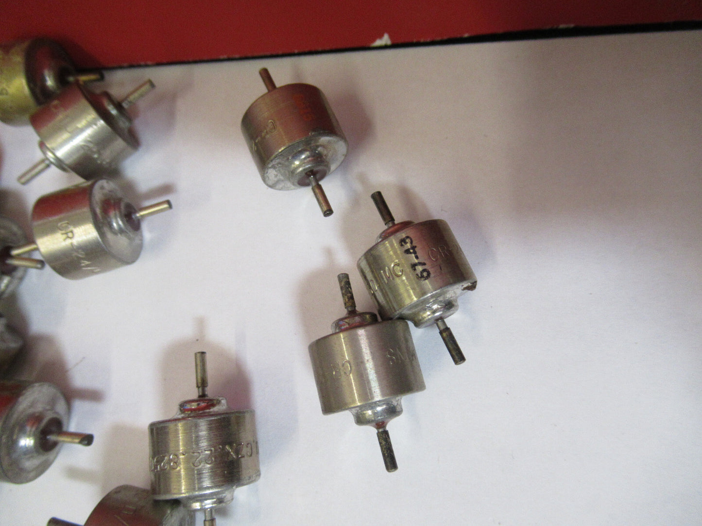 QUARTZ CRYSTALS LOT 1950's CR TYPE  FREQUENCY CONTROL RADIO AS PICTURED X3-B-09