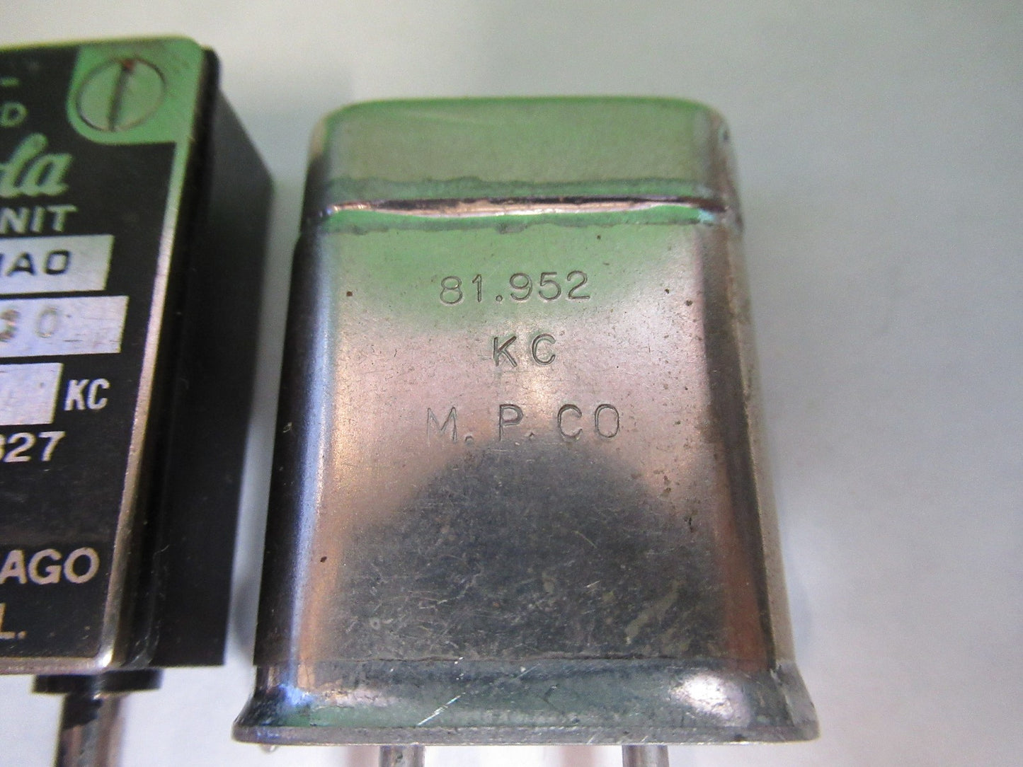 ANTIQUE MOTOROLA QUARTZ CRYSTAL FREQUENCY CONTROL RADIO AS PICTURED T6-B-41