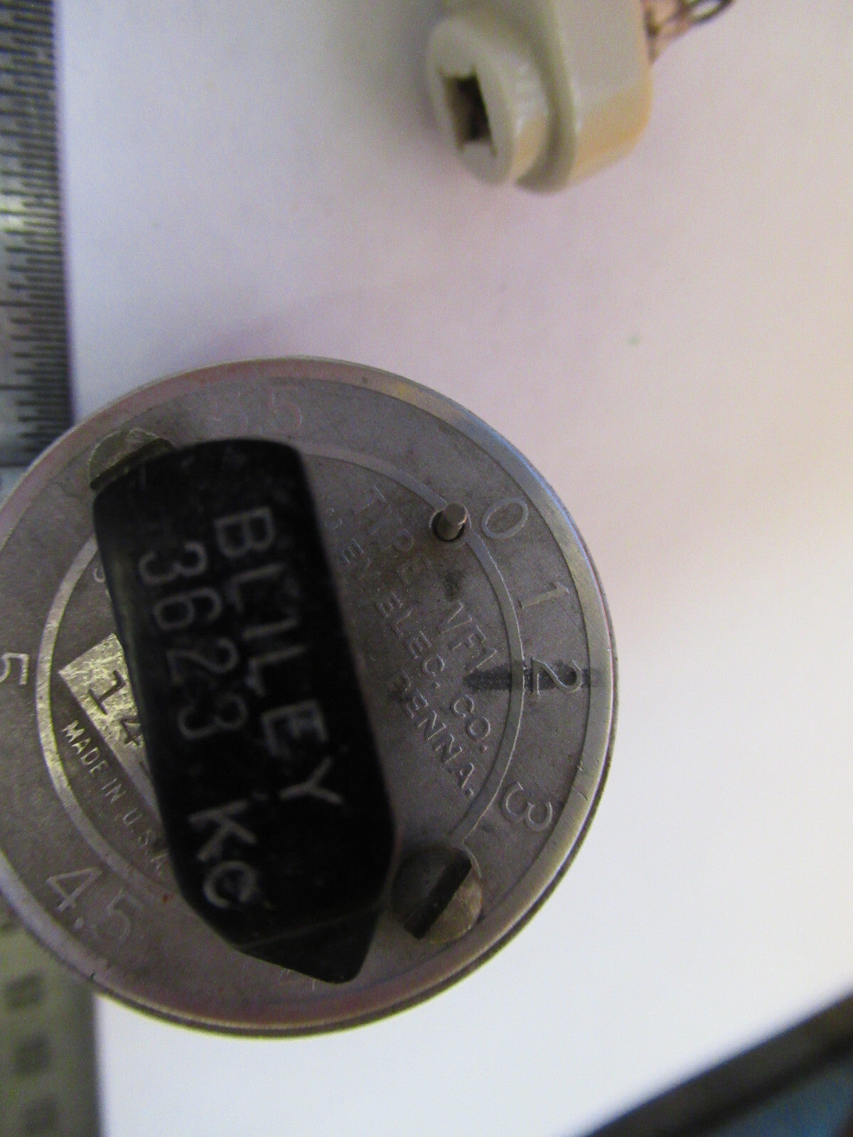 BLILEY RESONATOR QUARTZ CRYSTAL VF1 VARIABLE FREQUENCY AS PICTURED Y1-A-36