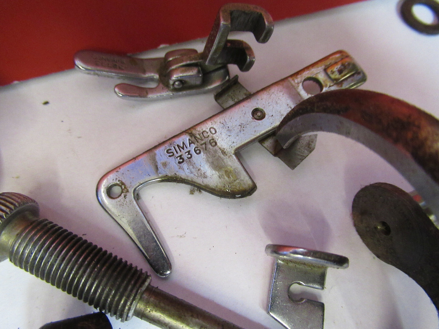 FOR PARTS OLD SINGER SEWING MACHINE ASSORTED INTERNAL PARTS as pictured &H9-B-64