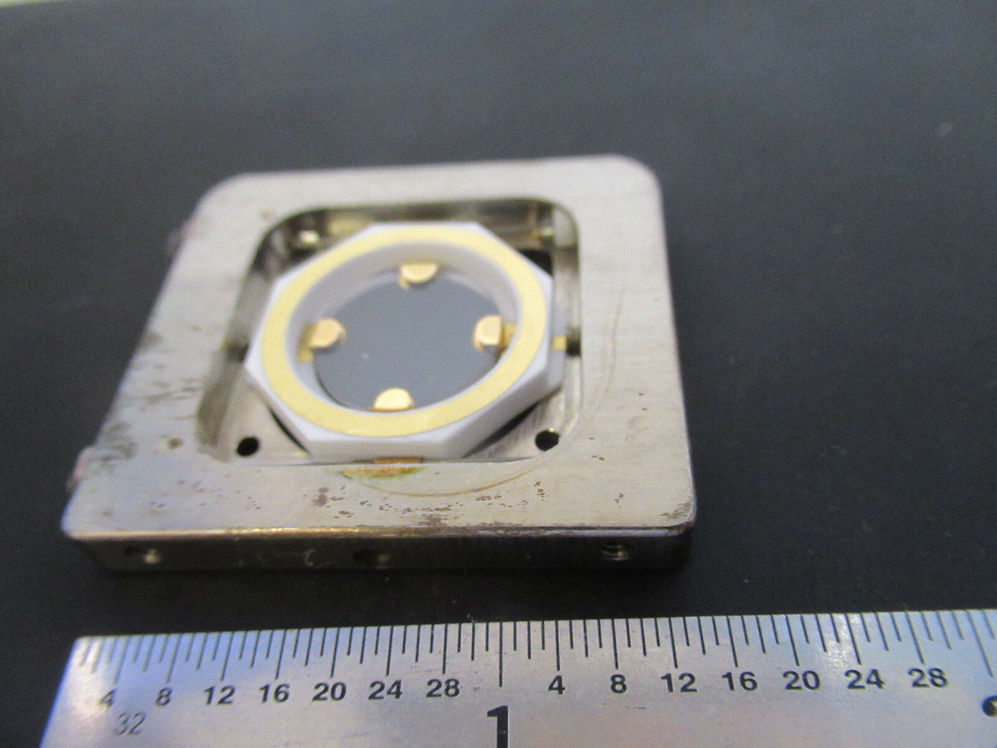 BENDIX FLATPACK LATERAL FIELD QUARTZ CRYSTAL UNKNOWN FREQUENCY AS PIC #FT-1-A-80