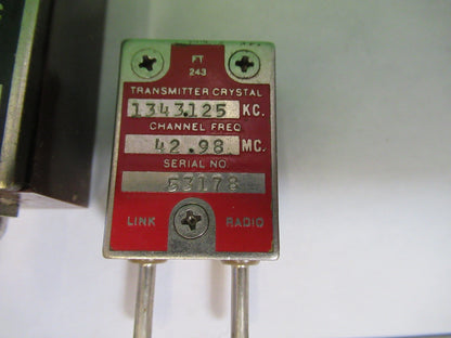 ANTIQUE SIGNAL XTALS QUARTZ CRYSTAL FREQUENCY CONTROL RADIO AS PICTURED T6-B-38