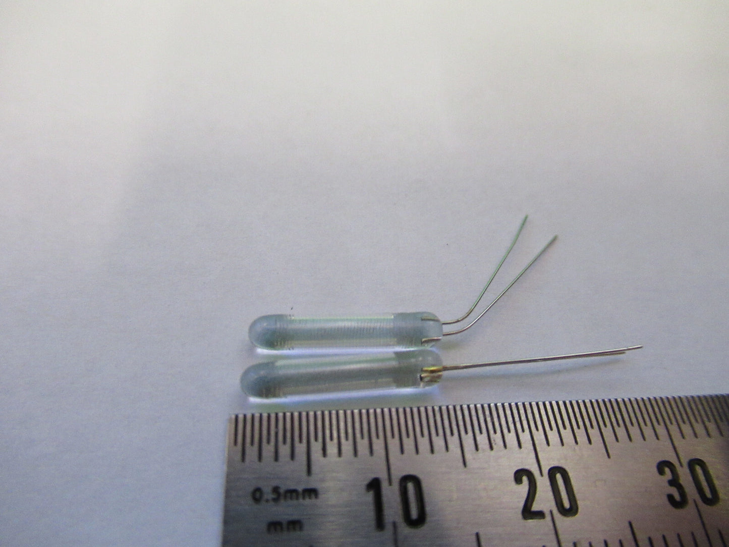 PAIR RTD PT100 PLATINUM TEMPERATURE SENSOR 100 OHMS GLASS AS PICTURED R7-B-72