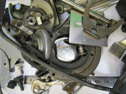 FOR PARTS OLD SINGER SEWING MACHINE ASSORTED INTERNAL PARTS as pictured X5-A-77