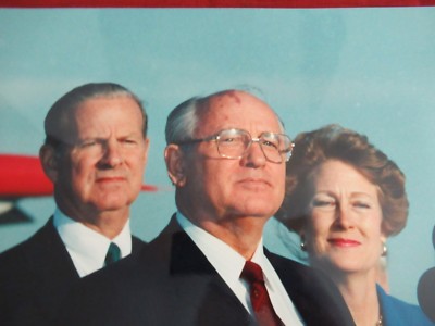 LARGE COLLECTABLE RUSSIA GORBACHEV USA BAKER WH MEETING VINTAGE PHOTOGRAPH &BLI