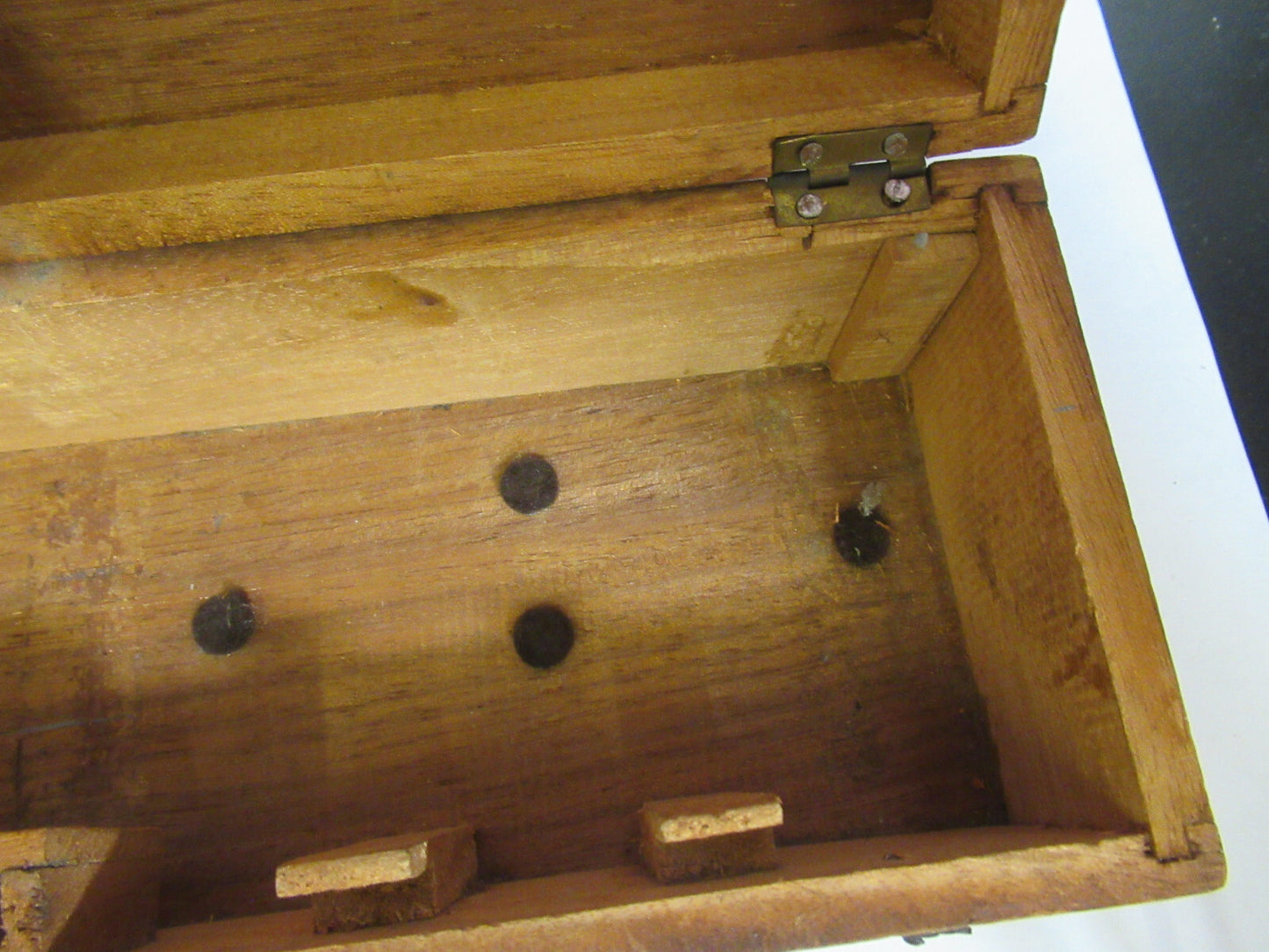 ANTIQUE WOOD CONTAINER EMPTY VERY OLD SCOPE  MICROSCOPE PART AS PICTURED T9-A-49