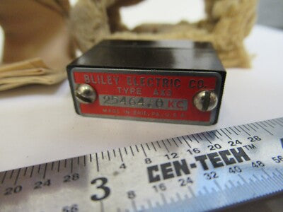 BLILEY ELECTRIC QUARTZ CRYSTAL LOT 2 EA FREQUENCY CONTROL AS PICTURED &W2-B-44