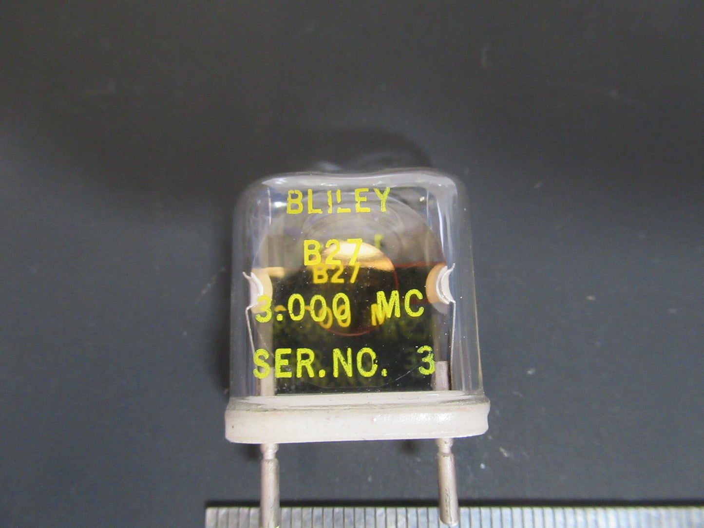 BLILEY ELECTRIC QUARTZ CRYSTAL B27 RESONATOR 3.0 MHz FREQUENCY AS PIC #FT-1-A-79
