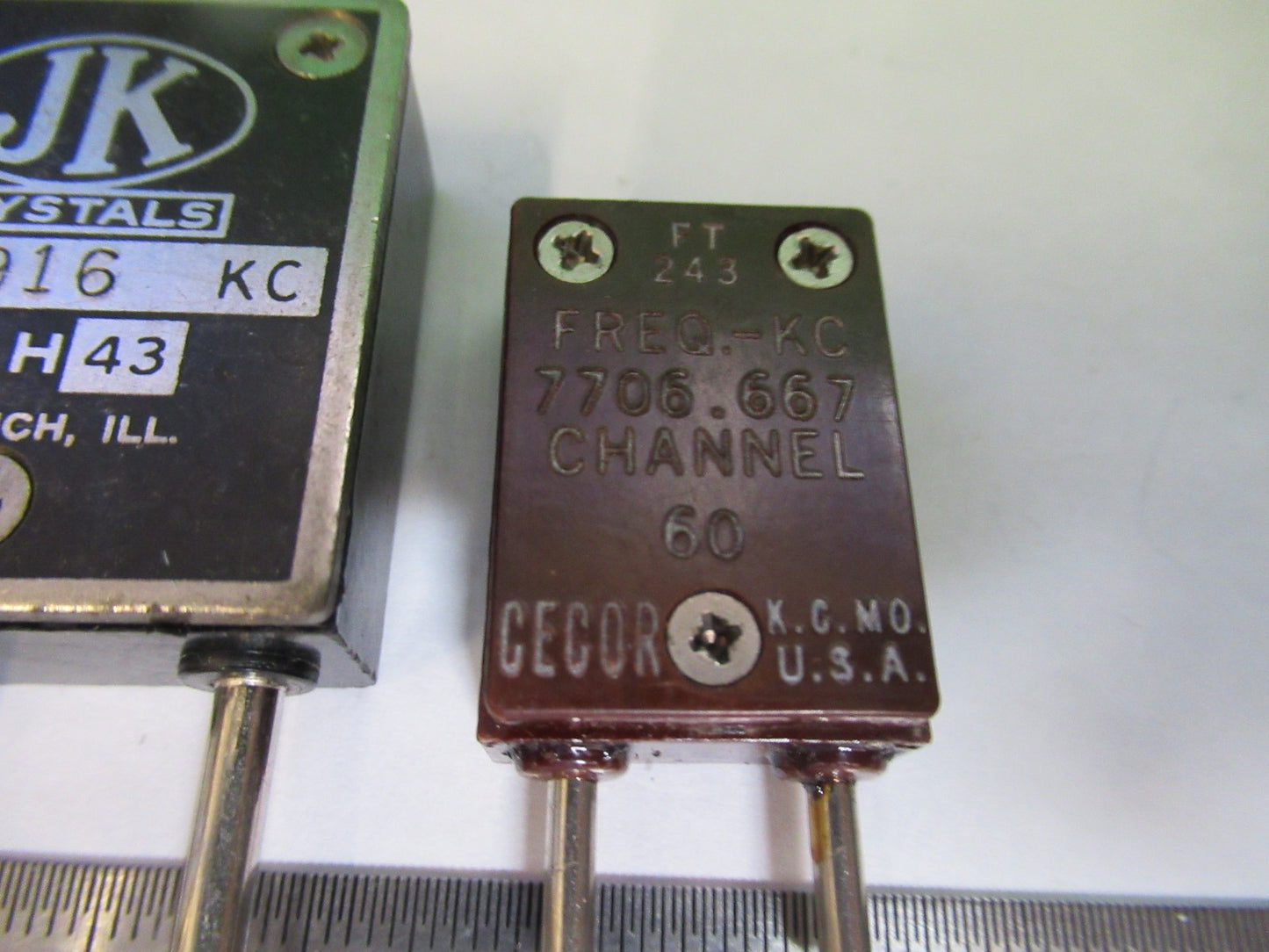 ANTIQUE JK CTS QUARTZ CRYSTAL FREQUENCY CONTROL RADIO AS PICTURED T6-B-42