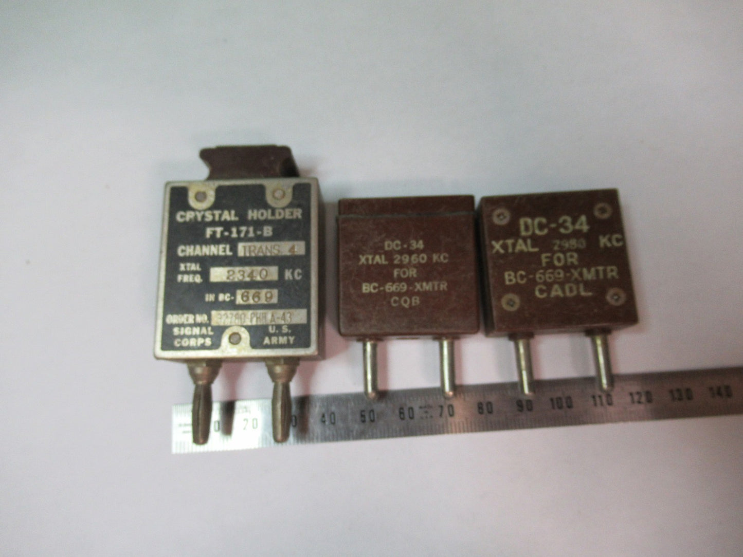 ANTIQUE WWII SIGNAL CORP RESONATOR QUARTZ  FREQUENCY CONTROL AS PICTURED T5-A-98