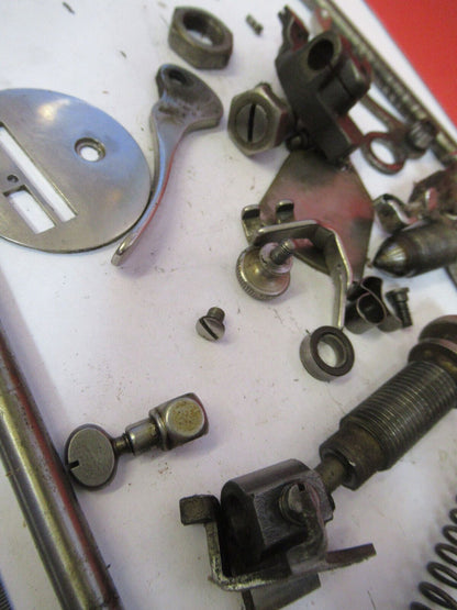 FOR PARTS OLD SINGER SEWING MACHINE ASSORTED INTERNAL PARTS as pictured &H9-B-67