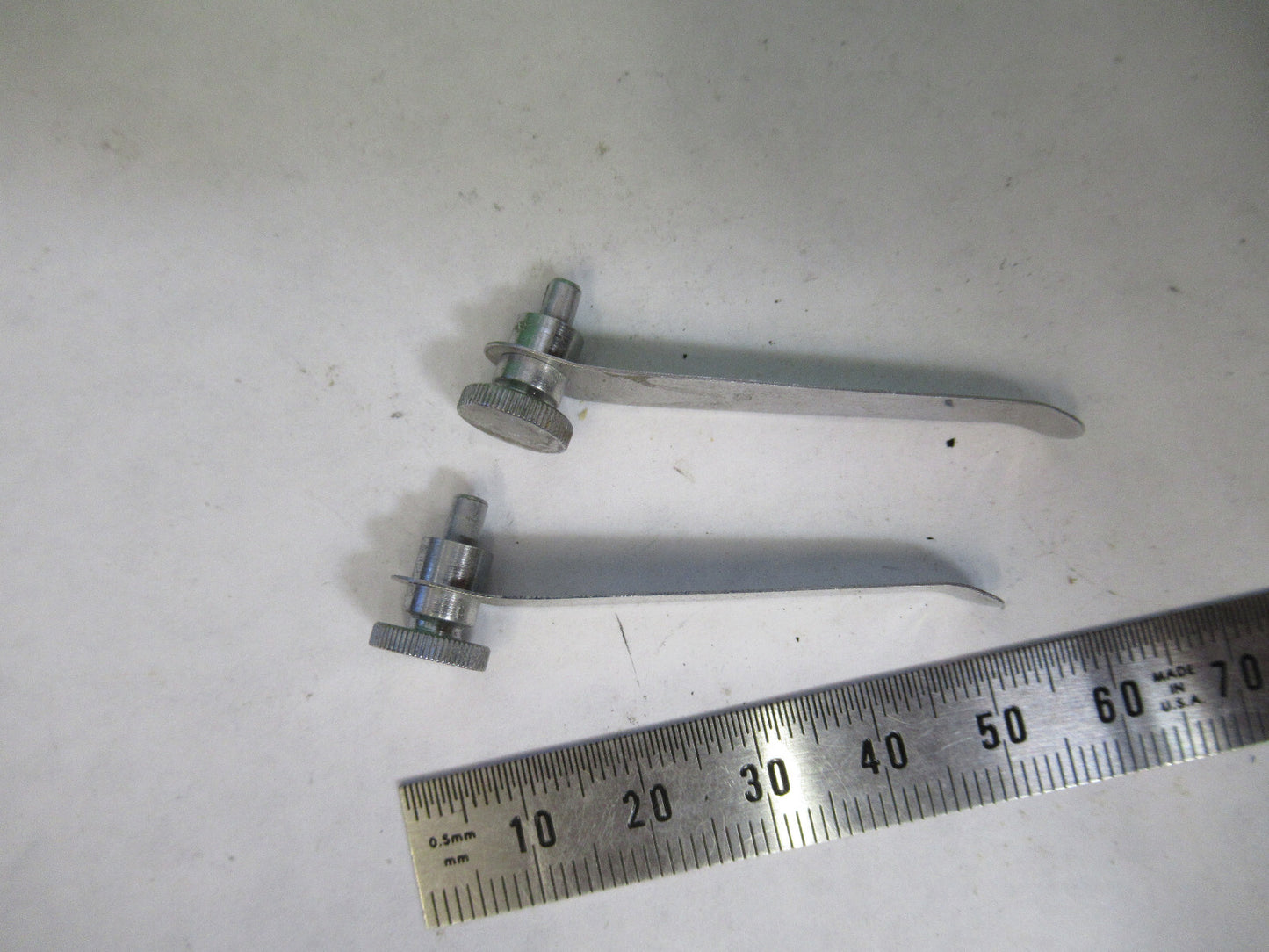 UNITRON JAPAN PAIR CLIPS STAGE MICROSCOPE PART AS PICTURED X2-A-67