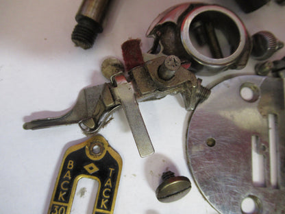 FOR PARTS OLD SINGER SEWING MACHINE ASSORTED INTERNAL PARTS as pictured &H9-B-64