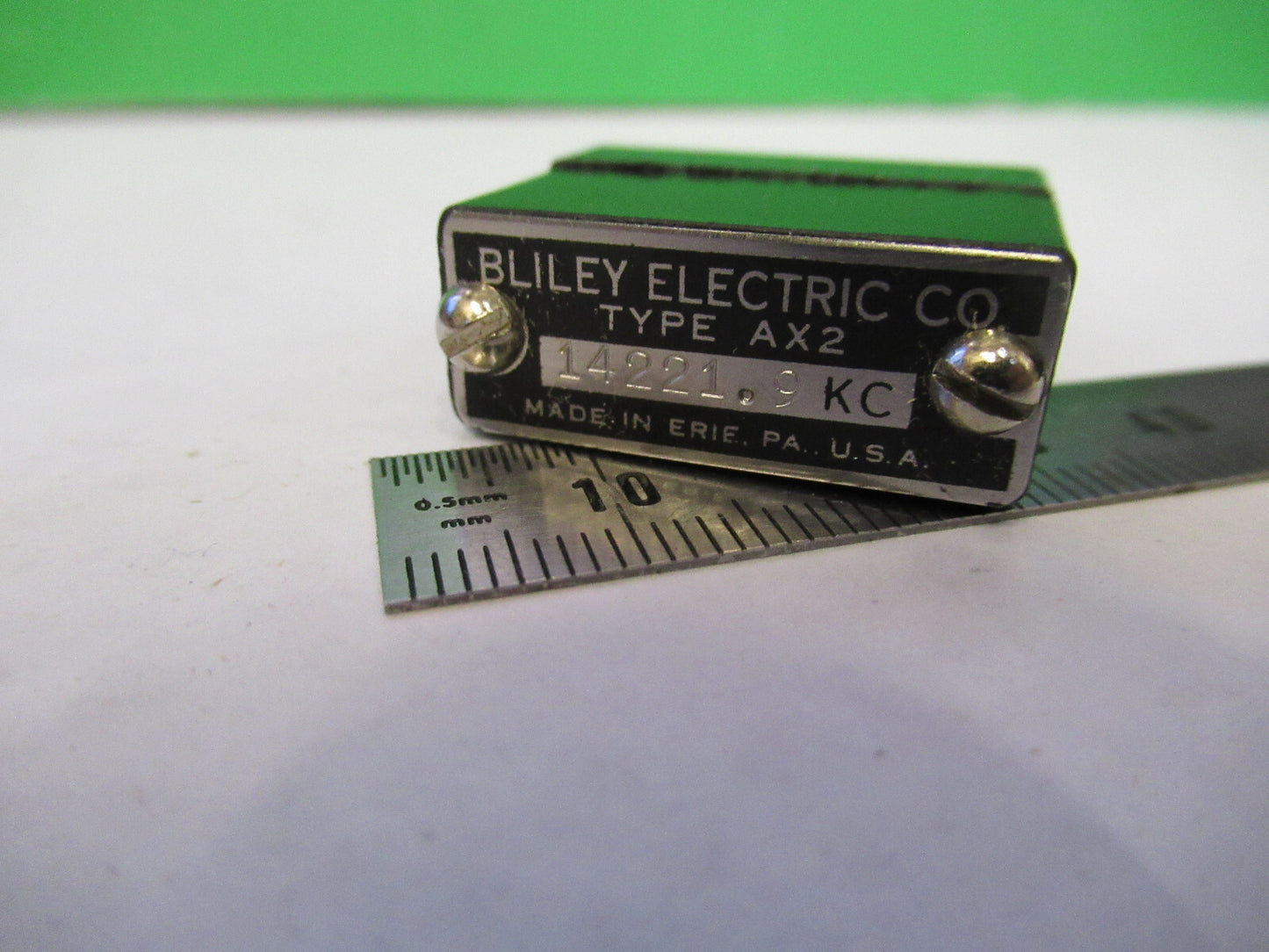 VINTAGE WWII BLILEY QUARTZ CRYSTAL AX2 14221.9 KC FREQUENCY RADIO AMATEUR S1-B28