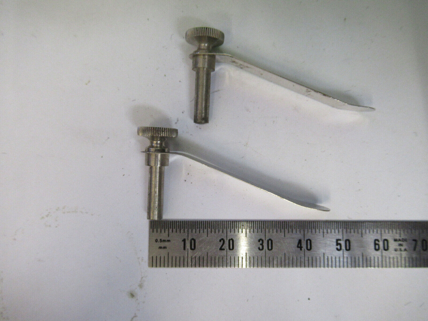 ANTIQUE ERNST LEITZ WETZLAR PAIR CLIPS STAGE MICROSCOPE PART AS PICTURED X5-A-25