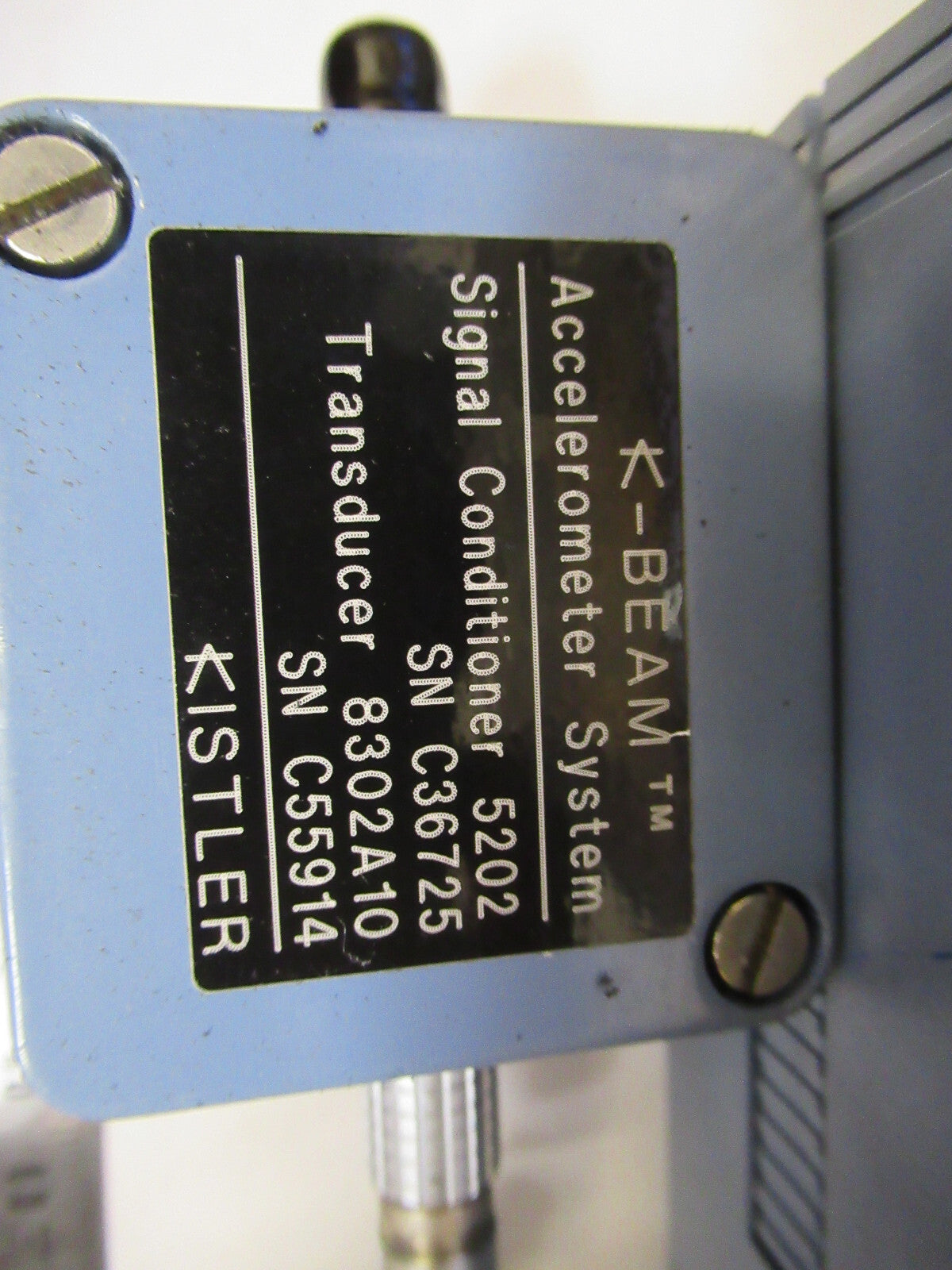 KISTLER 8302A10 DC ACCELEROMETER + SIGNAL CONDITIONER SENSOR AS PICTURED X9-B-86