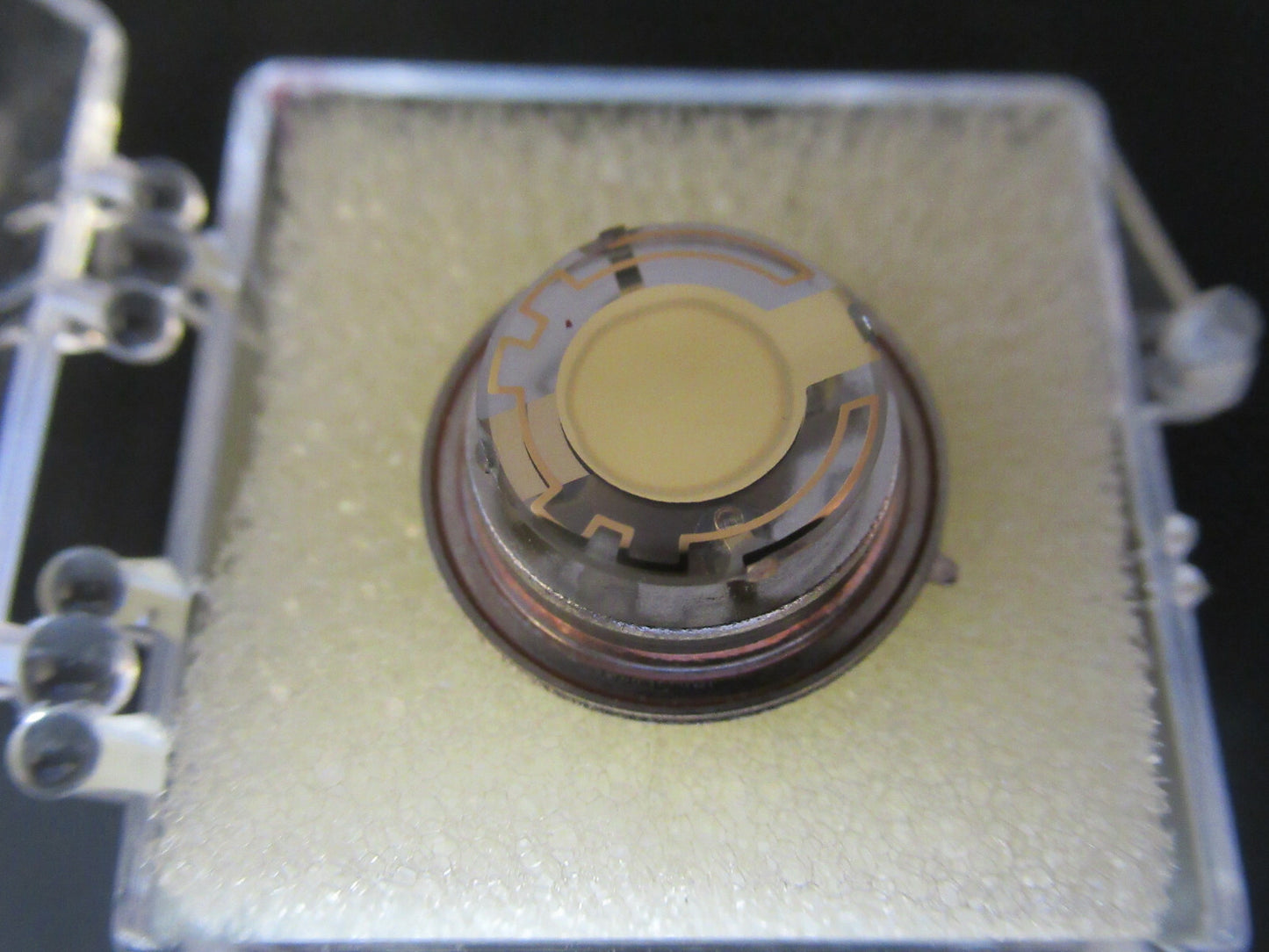 COLLECTABLE RARE PIEZO HEATED QUARTZ CRYSTAL UNKNOWN FREQUENCY AS PIC #FT-1-A-83