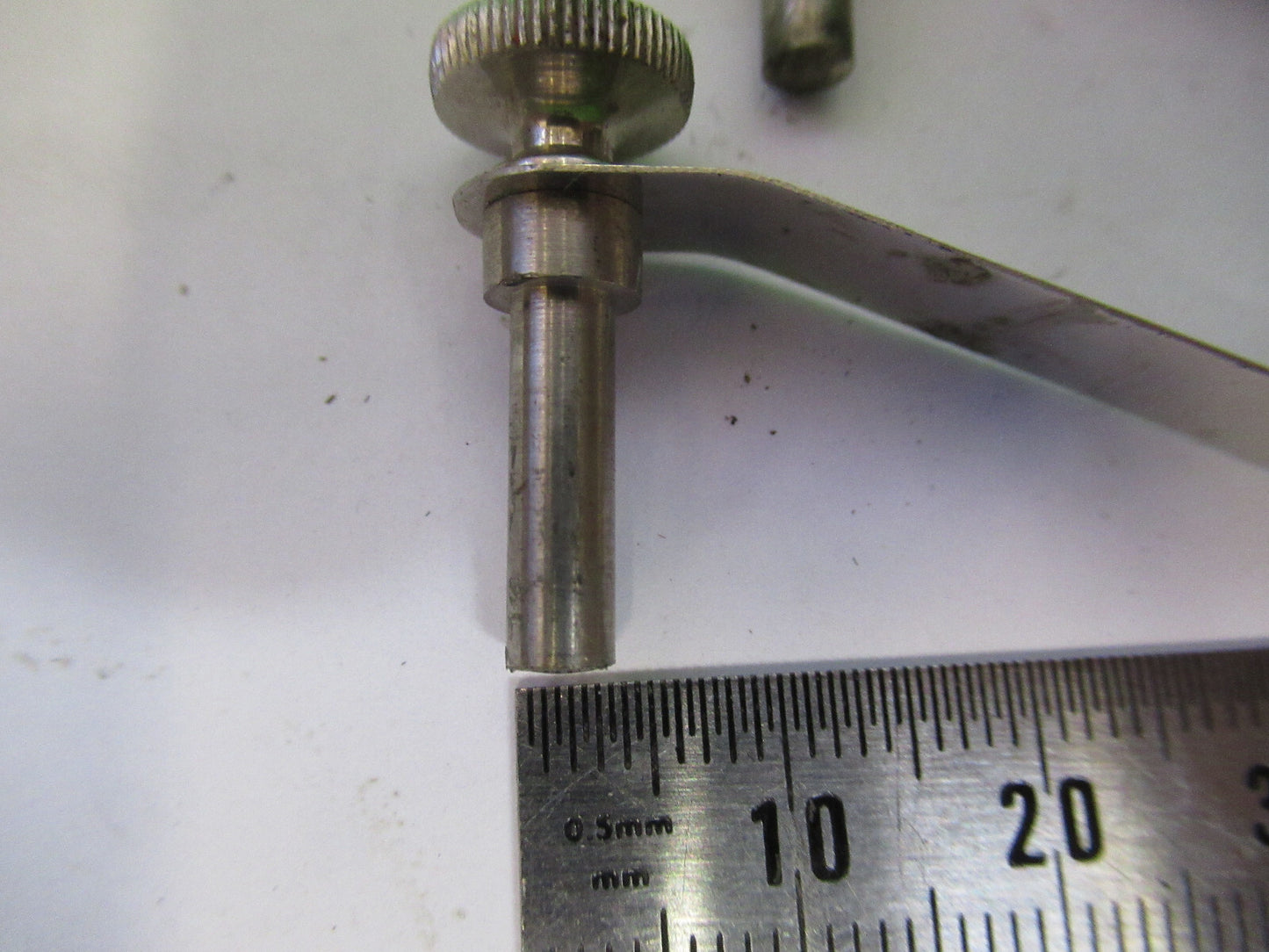 ANTIQUE ERNST LEITZ WETZLAR PAIR CLIPS STAGE MICROSCOPE PART AS PICTURED X5-A-25