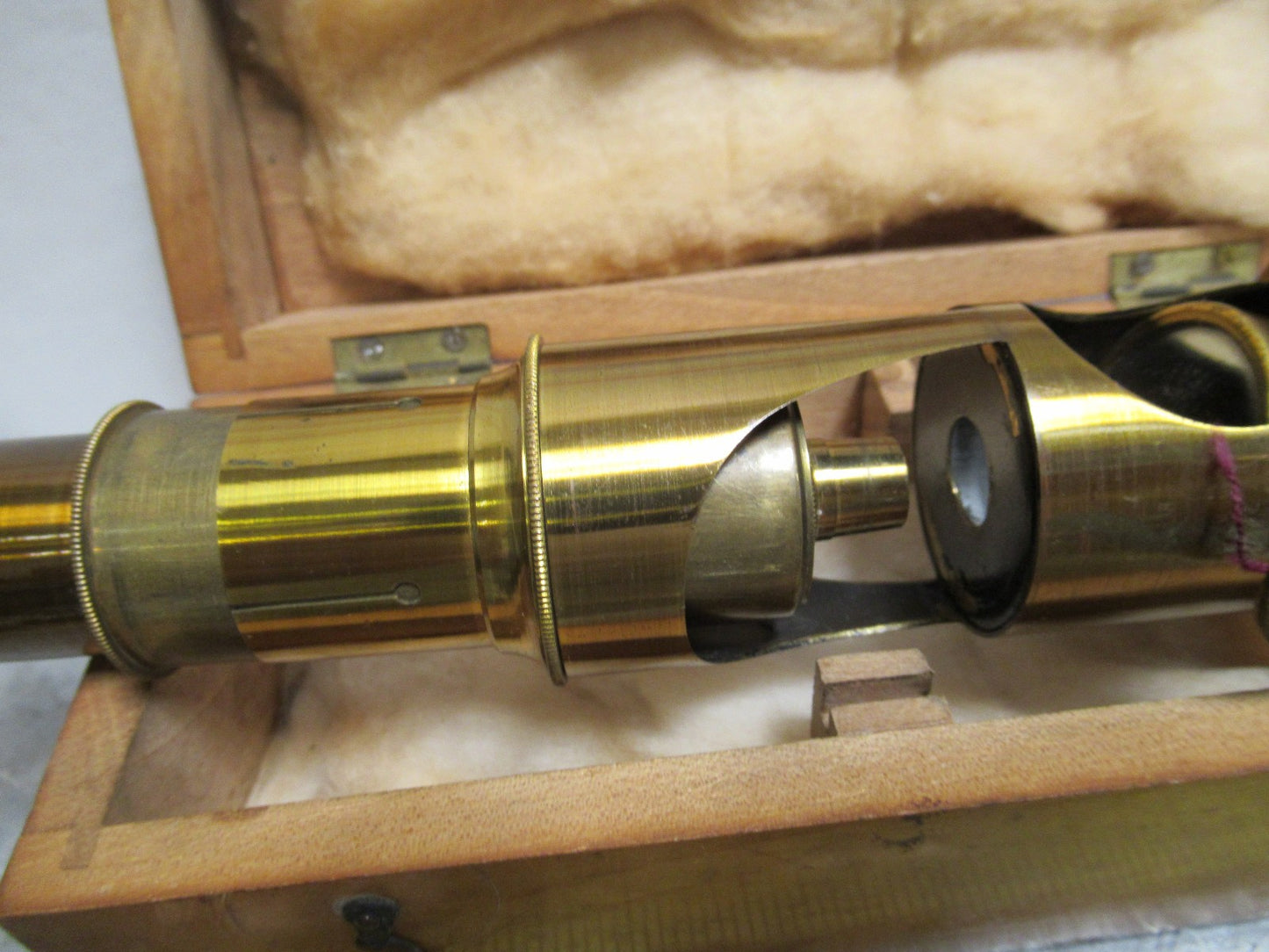 ANTIQUE FRENCH PORTABLE BRASS MICROSCOPE  WITH BOX circa 1870 T8-B-30