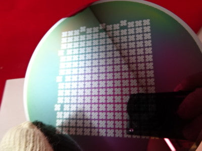 COLLECTABLE SEMICONDUCTOR WAFER SILICON WITH COMPONENTS NICE AS IS #83-A-26