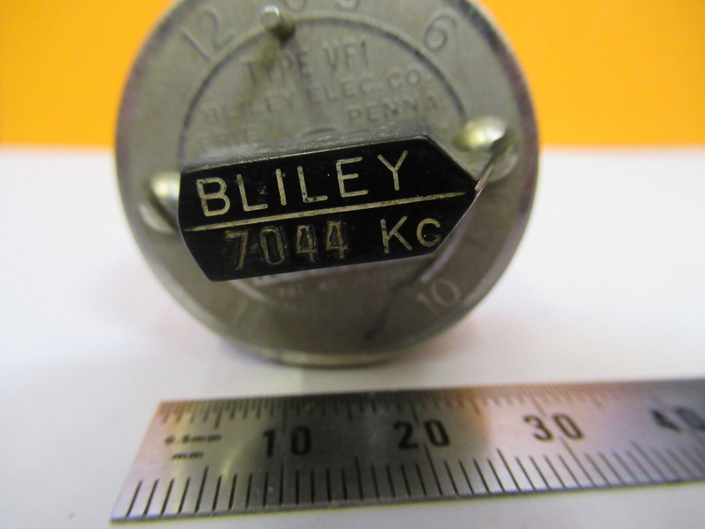 BLILEY RESONATOR QUARTZ CRYSTAL VF1 VARIABLE FREQUENCY AS PICTURED Y1-A-34