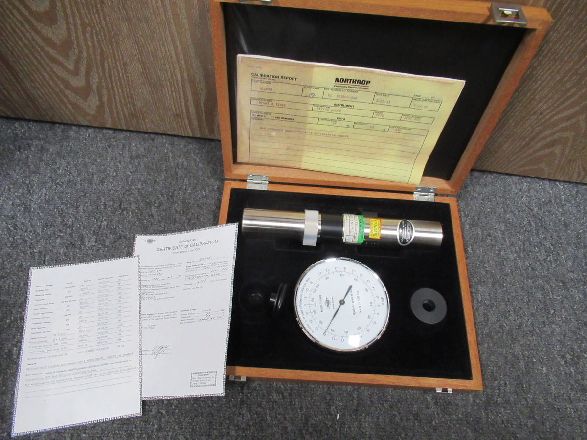 BRUEL KJAER 4220 PISTONPHONE MICROPHONE PRESSURE CALIBRATION AS PICTURED #LOB
