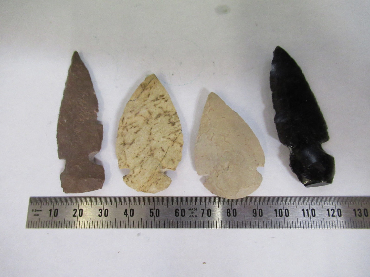 LOT STONE & OBSIDIAN ARROW HEADS AS PICTURED W3-C-46
