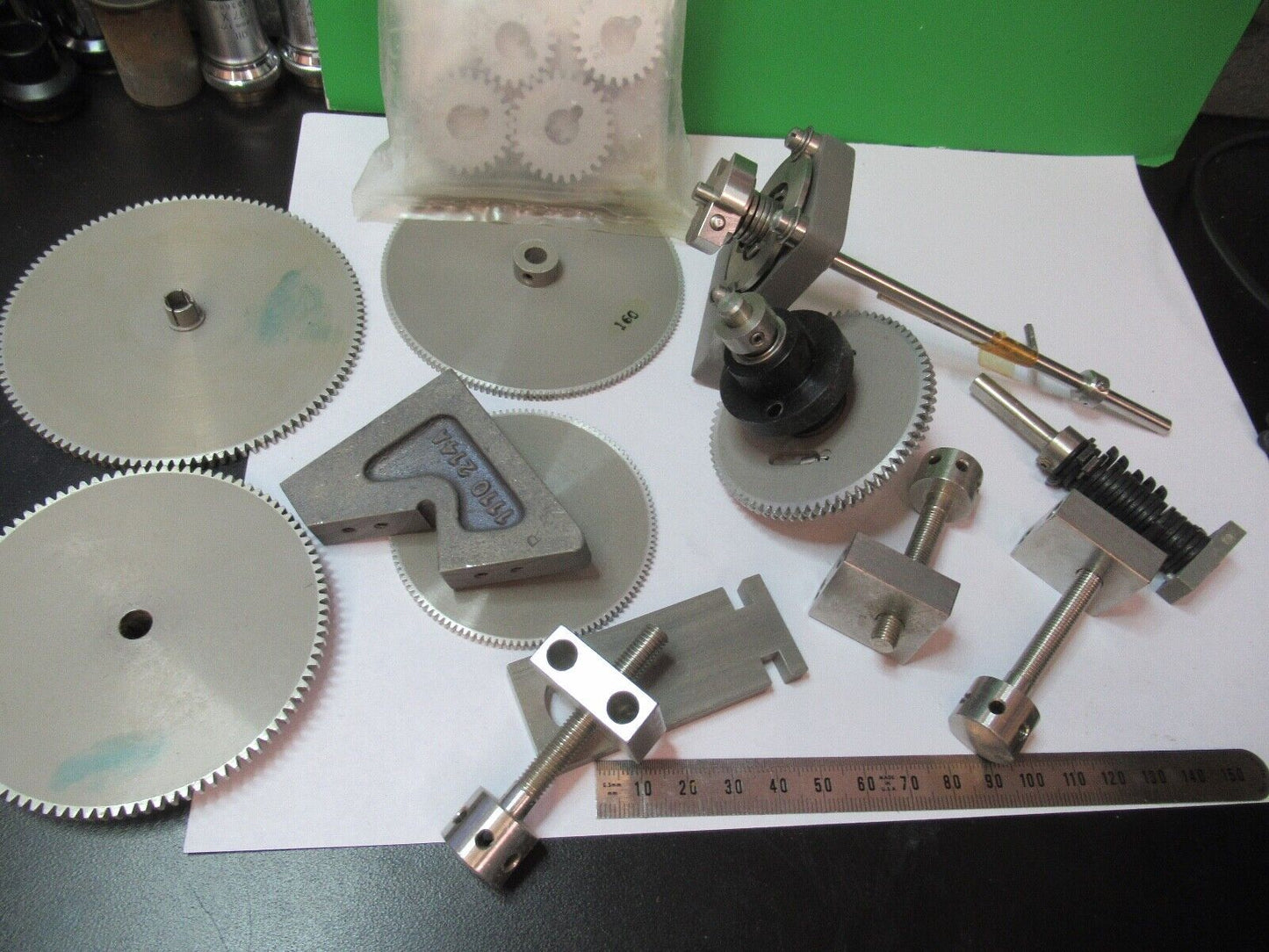SERVO KIT LOT GEARS + ACCESSORIES ROBOTICS MECHATRONICS AS PICTURED G5-A-17