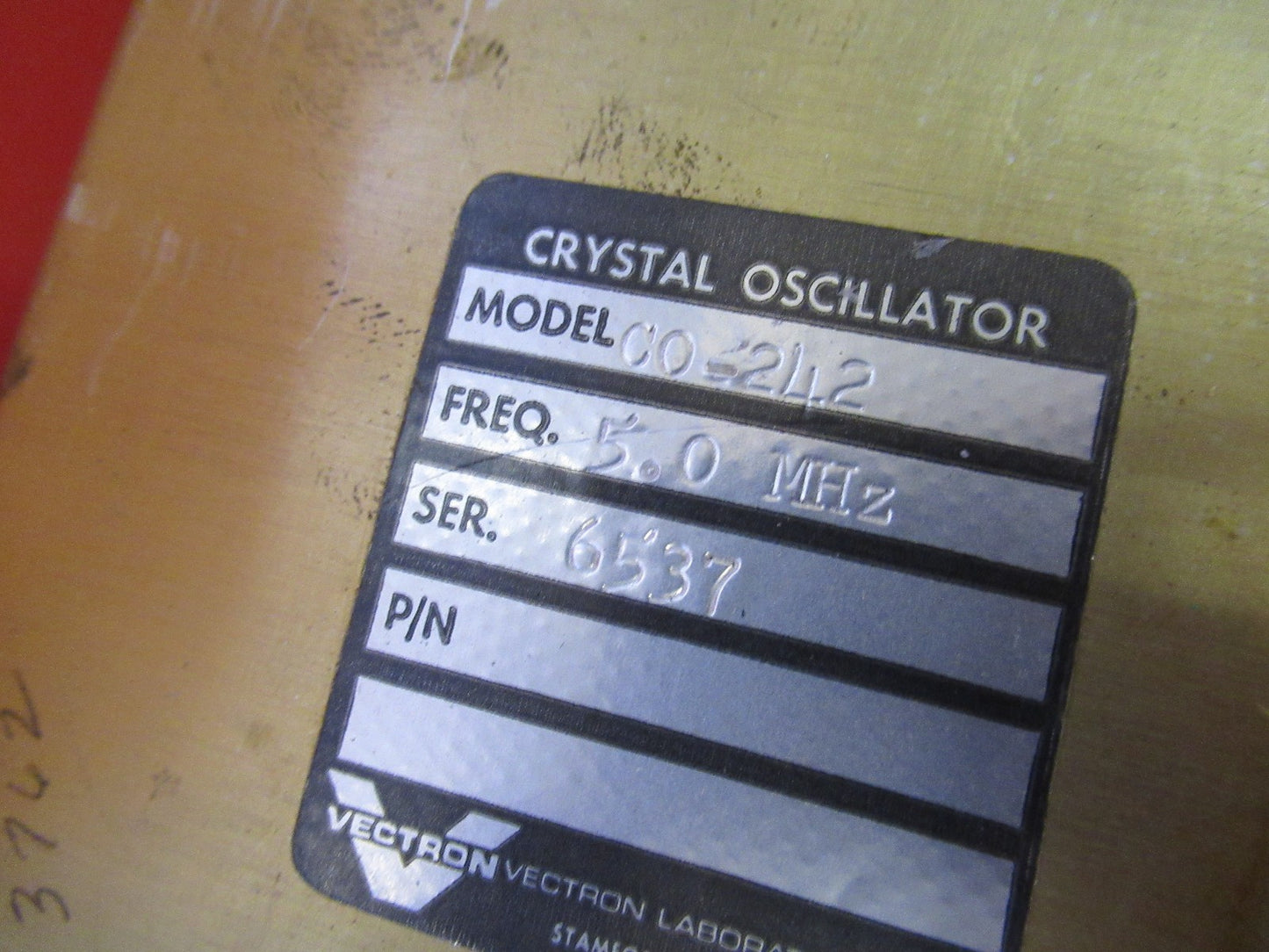 VINTAGE QUARTZ VECTRON OSCILLATOR FREQUENCY CONTROL 5 MHz AS PICTURED V8-B-71