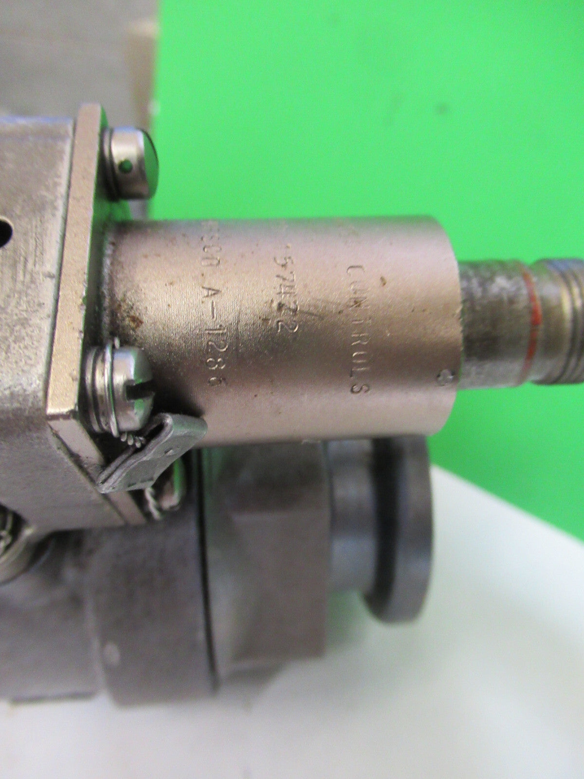 UH-60 WHITTAKER MEGGITT SOLENOID VALVE PN 320635 AS PICTURED AIRCRAFT PART R4A39