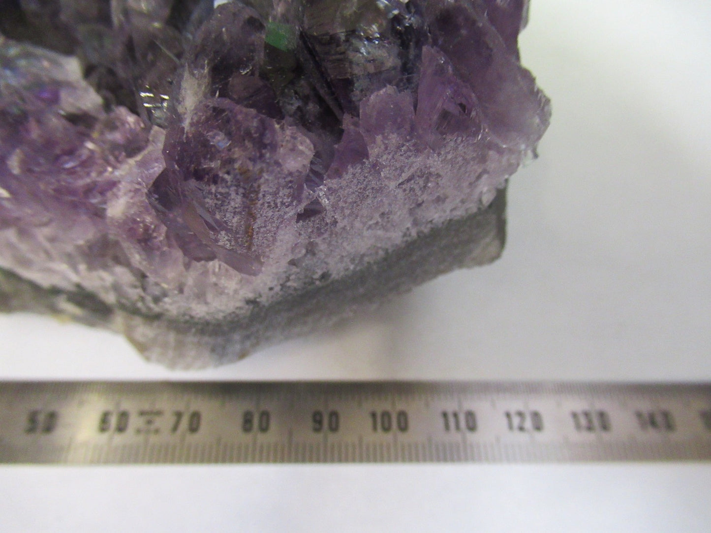 AMAZING AMETHYST QUARTZ MINERAL SAMPLE BEAUTIFUL SPECIMEN AS PICTURED Y3-B-39
