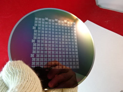COLLECTABLE SEMICONDUCTOR WAFER SILICON WITH COMPONENTS NICE AS IS #83-A-26